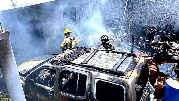 Arde en llamas casa en Los Olivos