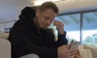 Llora Chicharito al saber de su retiro