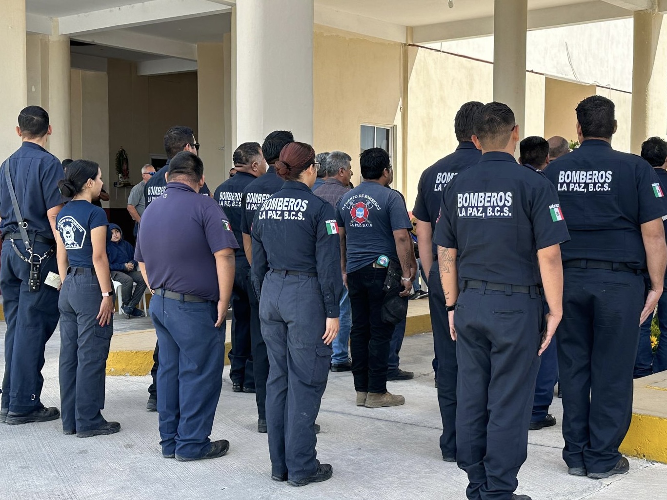 Bomberos de La Paz trabajan en malas condiciones laborales