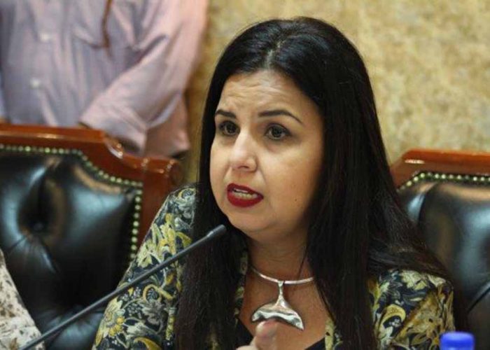 Ultimatúm para Armida Castro: "No calientes la plaza".