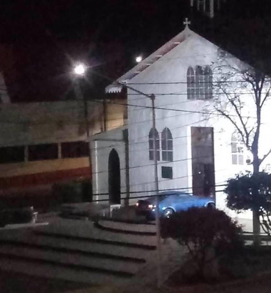 Impactan automóvil contra templo católico de Mulegé